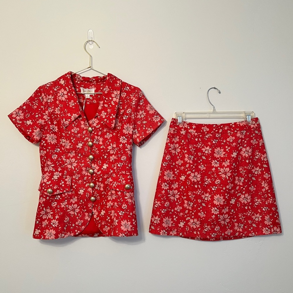 NWT!  Julie Brown NYC Red Floral suit / mini skirt set. Gold thread. Sz Small ♥️